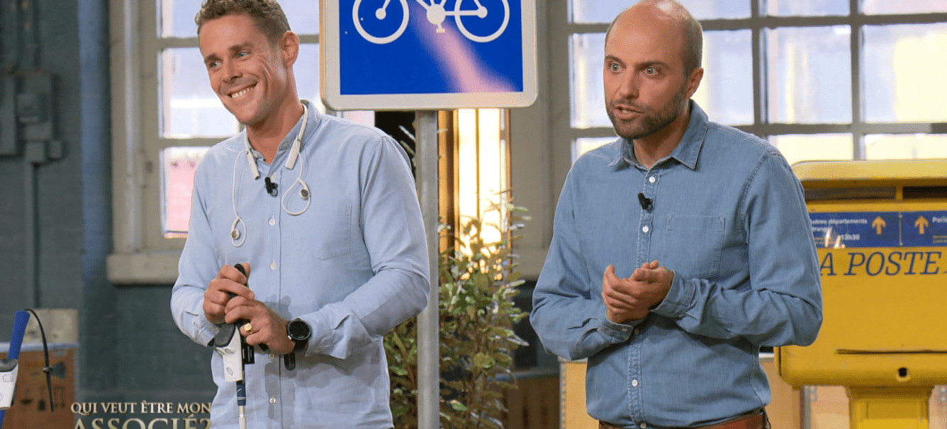 Photo des deux fondateurs Hugues et François sur le plateau de l'émission "Qui veut être mon associé?"